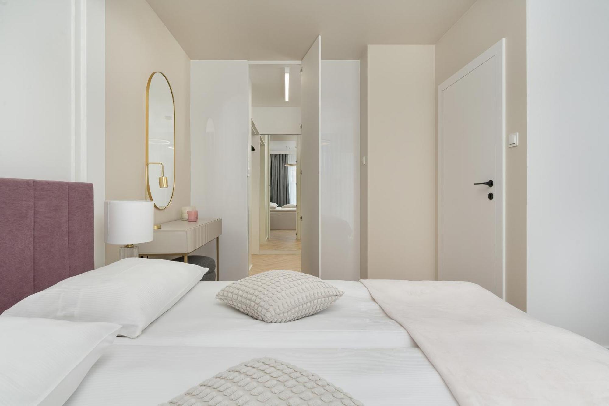 Elegancki Apartament Z Parkingiem Blisko Starego Miasta By Noclegi Renters Wrocław Eksteriør billede